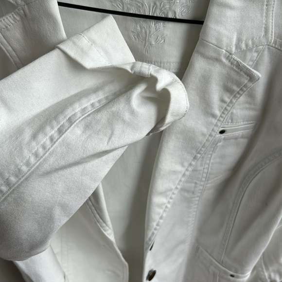 Vest - Picture 3 of 4